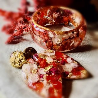 Red Hydrangea Jewelry Set – Real Flower Bangle & Earrings with Gold Foil | Handmade Resin Gift for Her | Nature-Inspired Jewelry