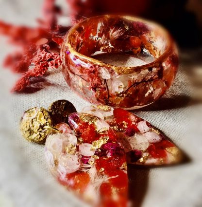 Red Hydrangea Jewelry Set – Real Flower Bangle & Earrings with Gold Foil | Handmade Resin Gift for Her | Nature-Inspired Jewelry