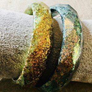 Set of 2 Glitter Resin Bangles – Golden Sparkle