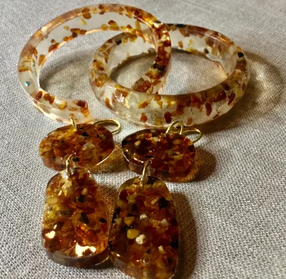 Golden Glow Amber Jewelry Set – Real Amber Resin Bangles & Drop Earrings | Handmade Statement Set | Elegant Gift for Her