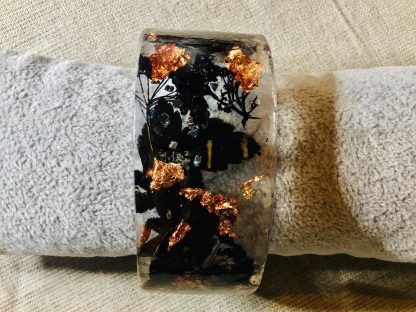 Nocturne Bloom – Real Flower Resin Bangle with Copper Foil