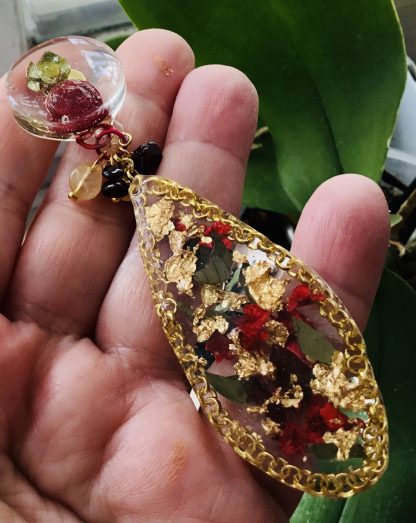 Golden Bloom Teardrop Earrings – Real Red Narcissus & Gold Foil Resin Jewelry