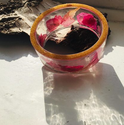 Whispers of Bloom” – Resin Bangle with Bougainvillea & Rose Petals