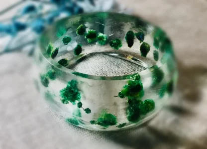 Blooming Serenity” – Real Baby’s Breath Resin Bangle