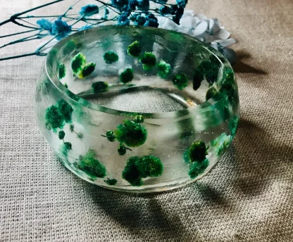 Blooming Serenity” – Real Baby’s Breath Resin Bangle