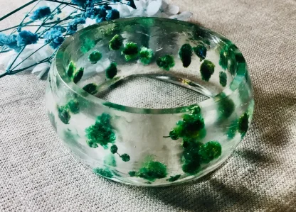 Blooming Serenity” – Real Baby’s Breath Resin Bangle