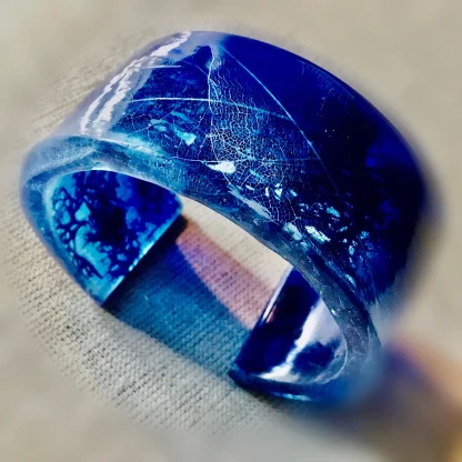 Forest Frost Bloom – Handmade Botanical Resin Bangle