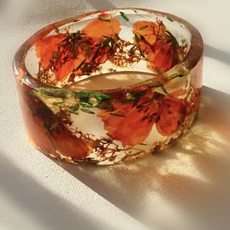 Cosmic Garden Glow Bangle – Real Orange Cosmos Flower & Moss Handmade Resin Bracelet – Nature-Inspired Jewelry Gift for Her