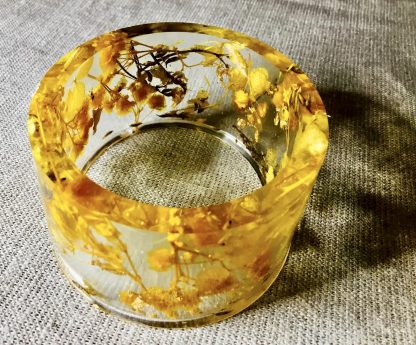 Golden Petal Glow – Real Flower Resin Bangle