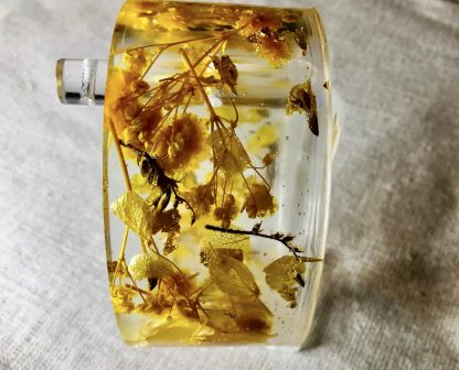 Golden Petal Glow – Real Flower Resin Bangle