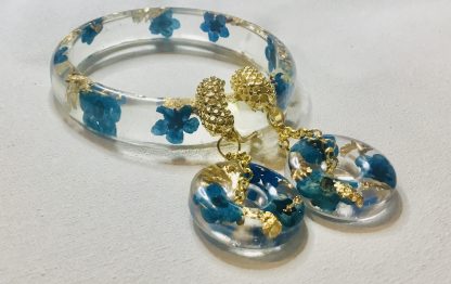 Ethereal Forget-Me-Not Resin Jewelry Set – Real Blue Flowers in Resin Earrings & Bangle