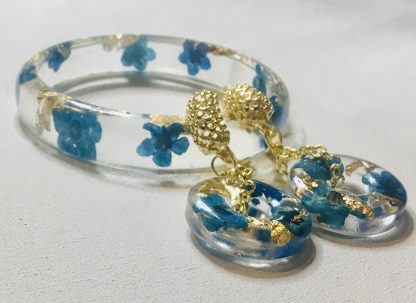 Ethereal Forget-Me-Not Resin Jewelry Set – Real Blue Flowers in Resin Earrings & Bangle