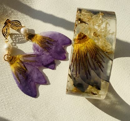 Enchanted Waterlily & White Moss Resin Bangle