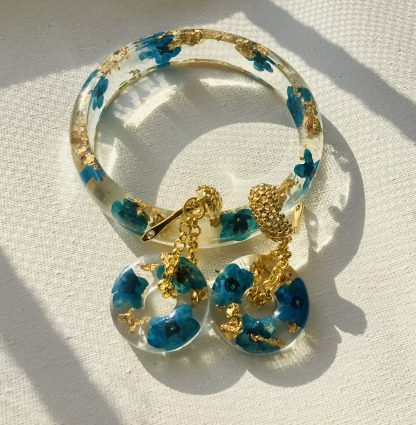 Ethereal Forget-Me-Not Resin Jewelry Set – Real Blue Flowers in Resin Earrings & Bangle