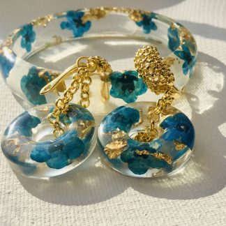 Ethereal Forget-Me-Not Resin Jewelry Set – Real Blue Flowers in Resin Earrings & Bangle
