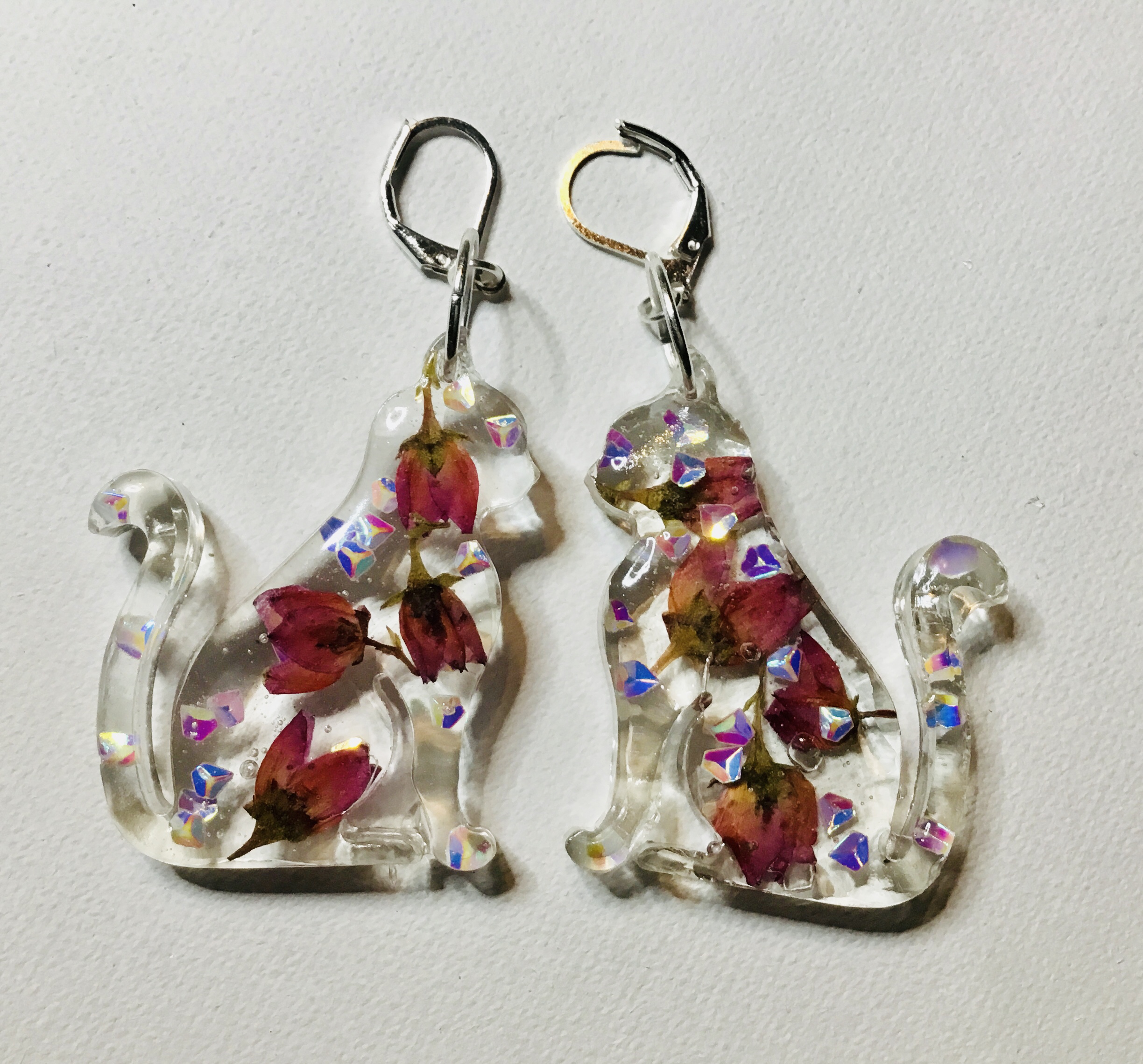 Cat earrings with real flowers
