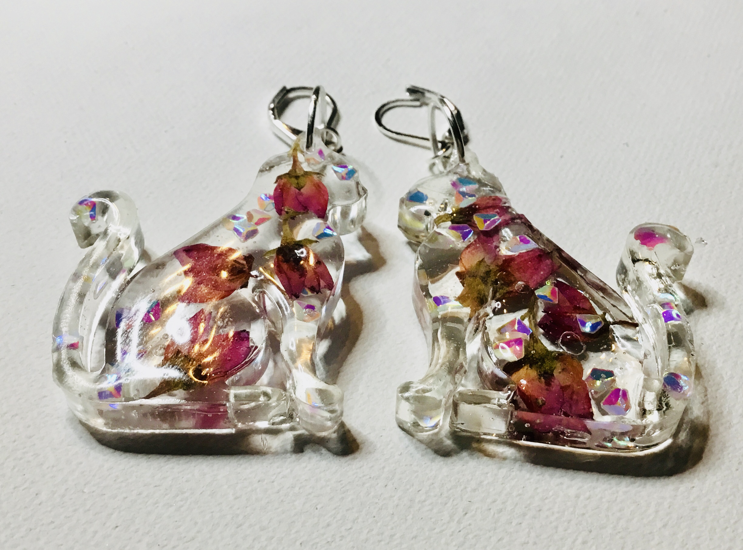 Cat earrings with real flowers