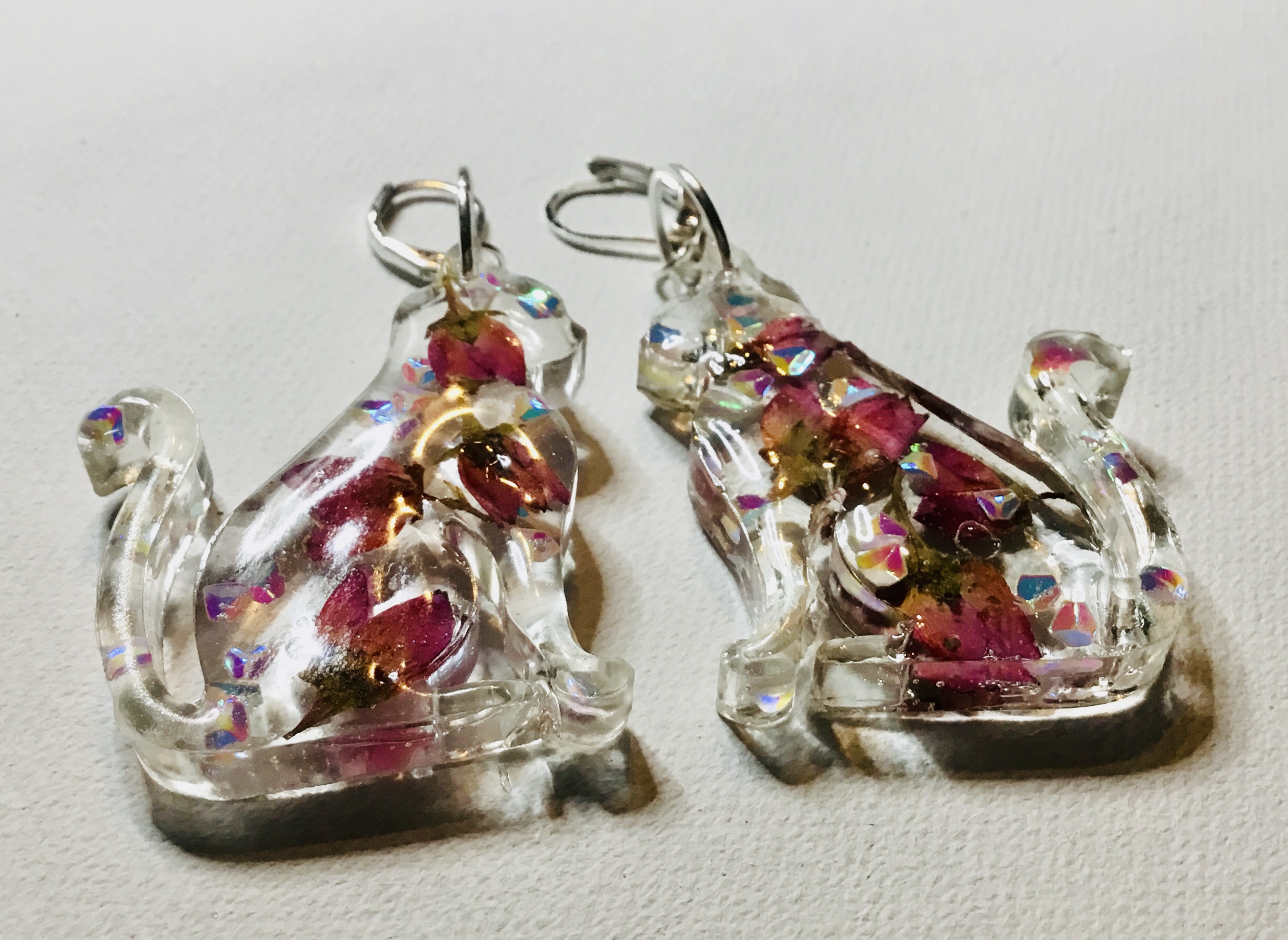 Cat earrings with real flowers