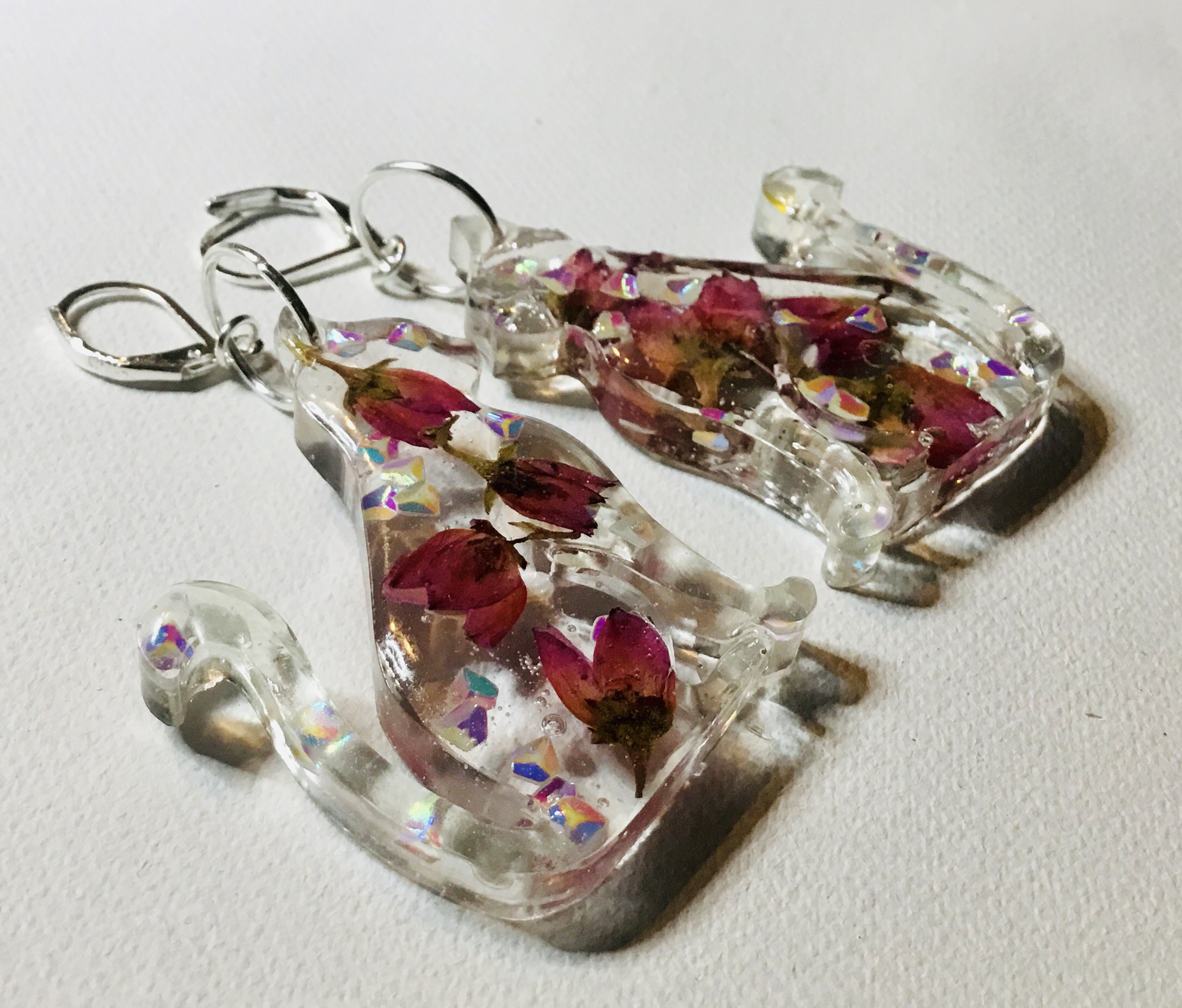 Cat earrings with real flowers