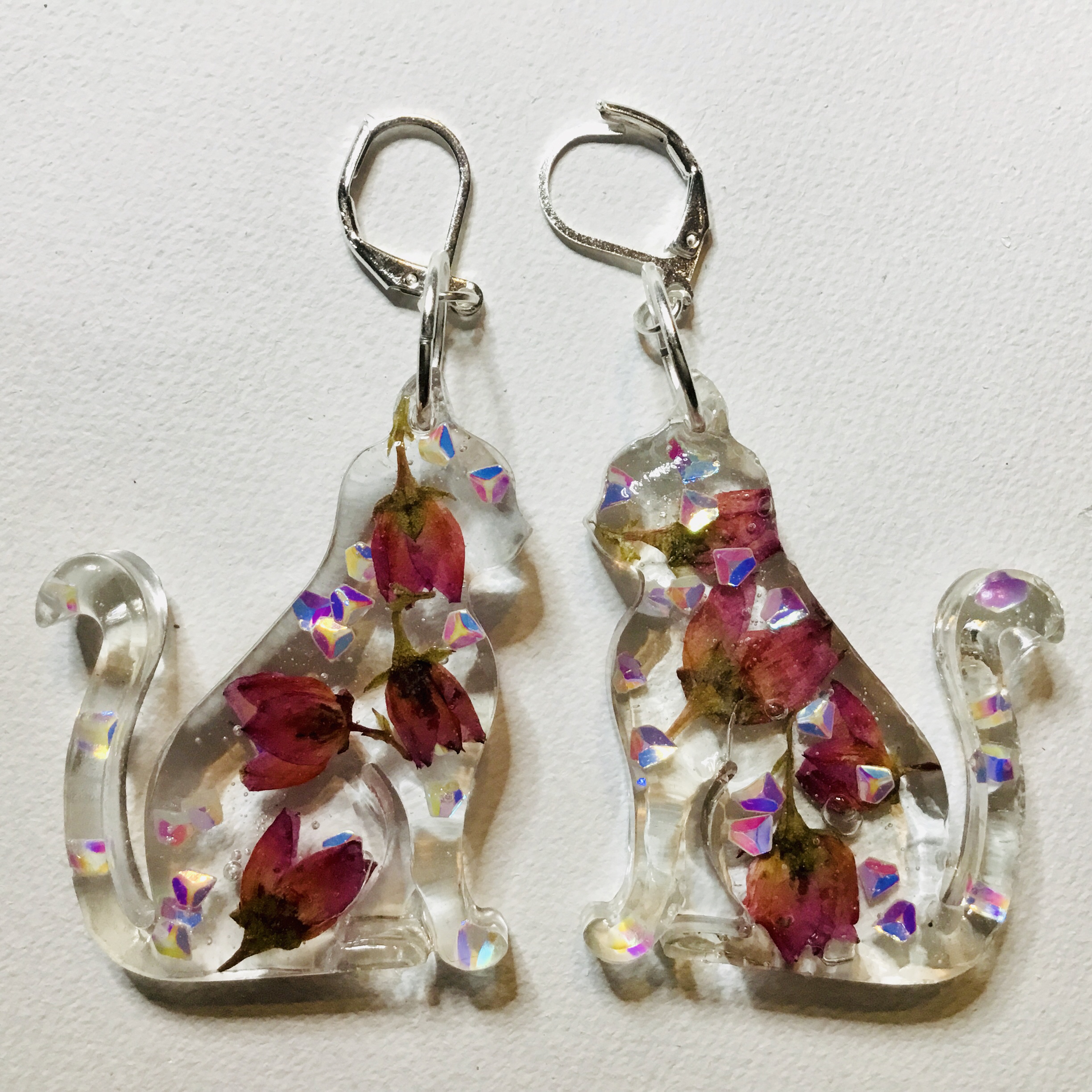 Cat earrings with real flowers