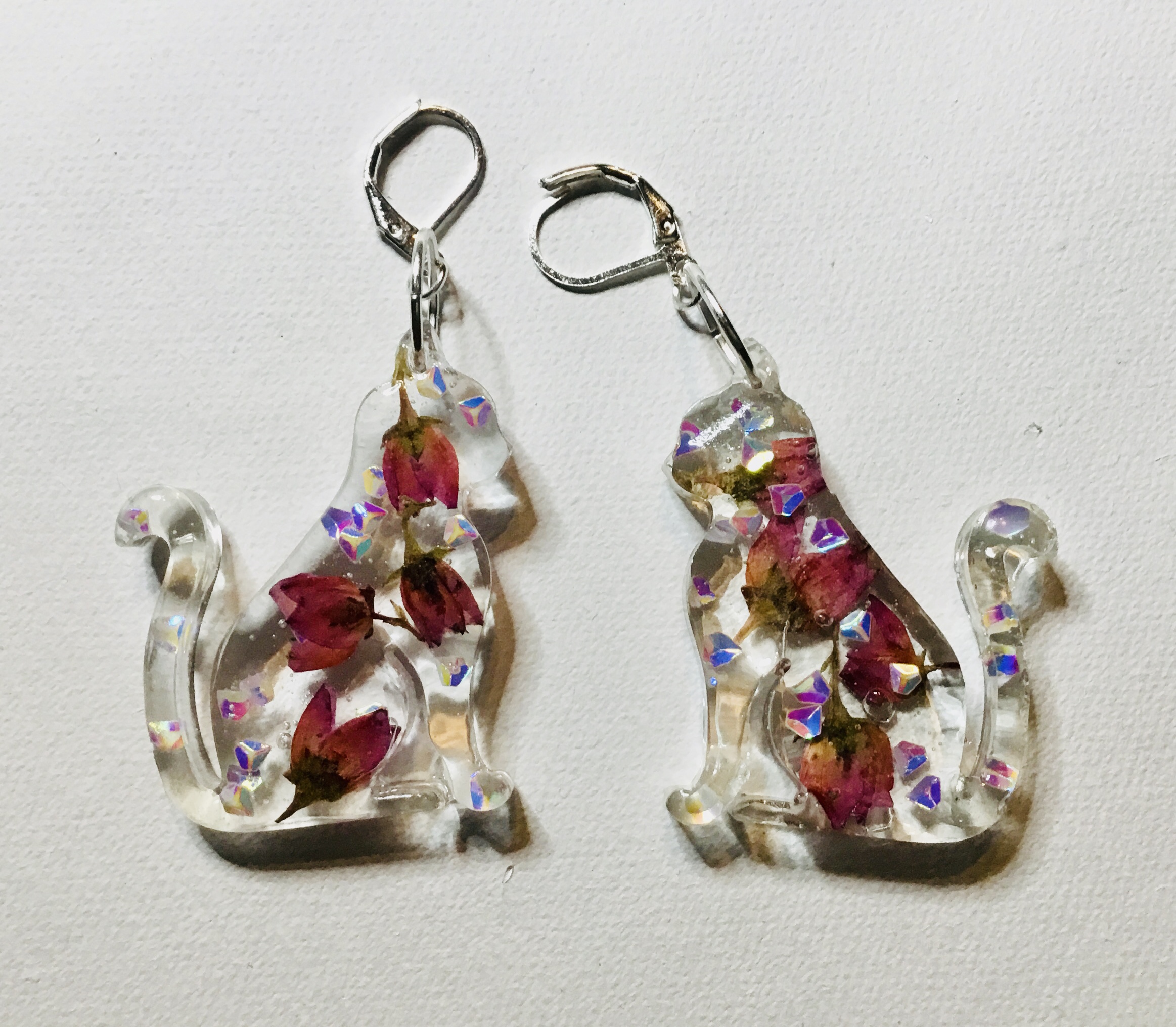 Cat earrings with real flowers