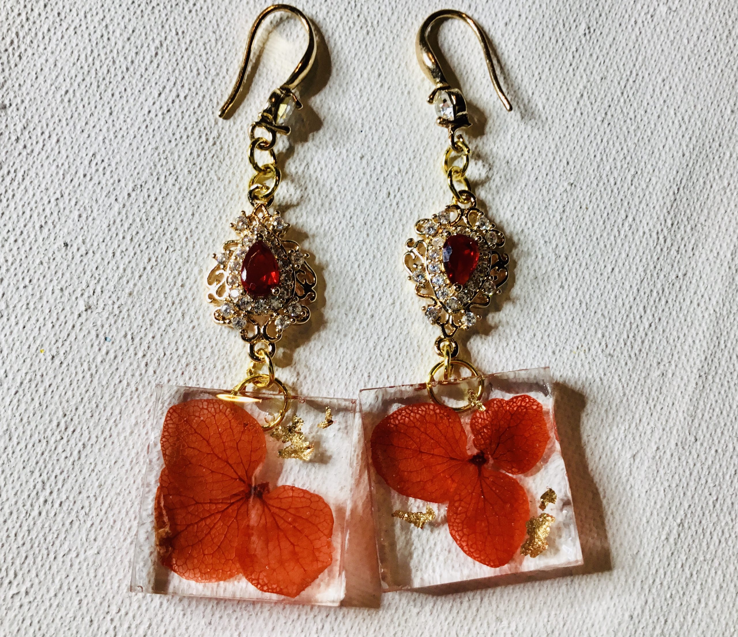 Crimson Bloom Resin Earrings – Real Red Hydrangea Jewelry, Gold Dangle Floral Earrings, Romantic Botanical Statement